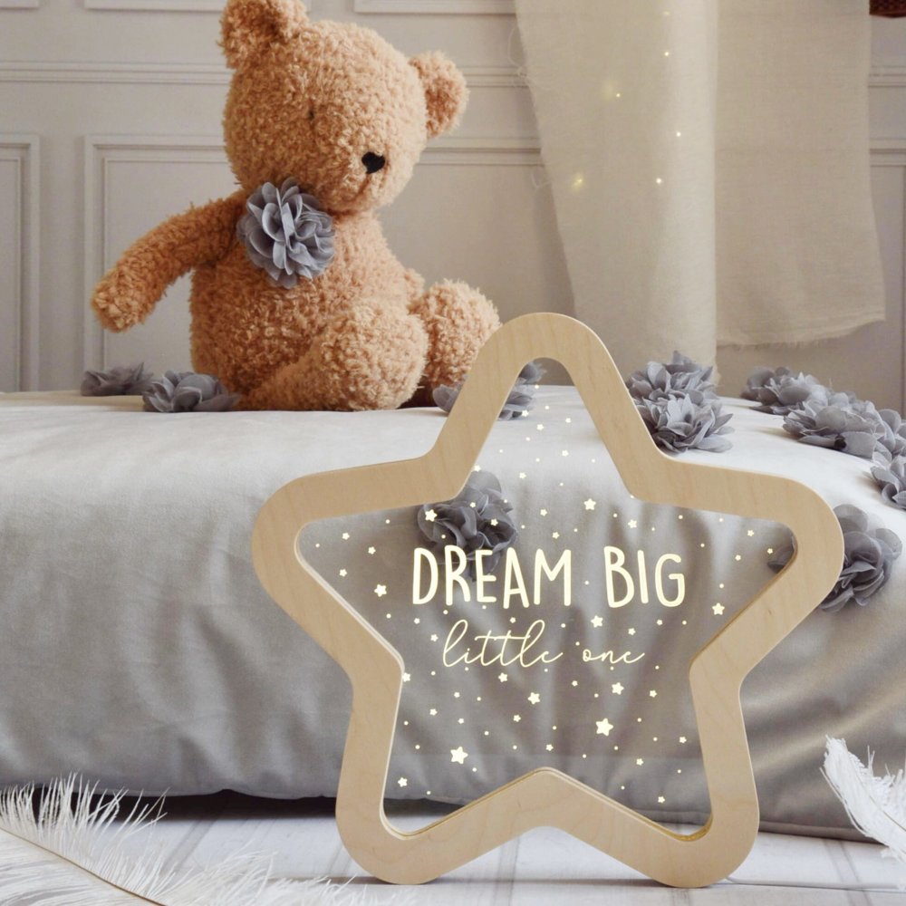 Drevená lampa - hviezda s nápisom Dream big little one