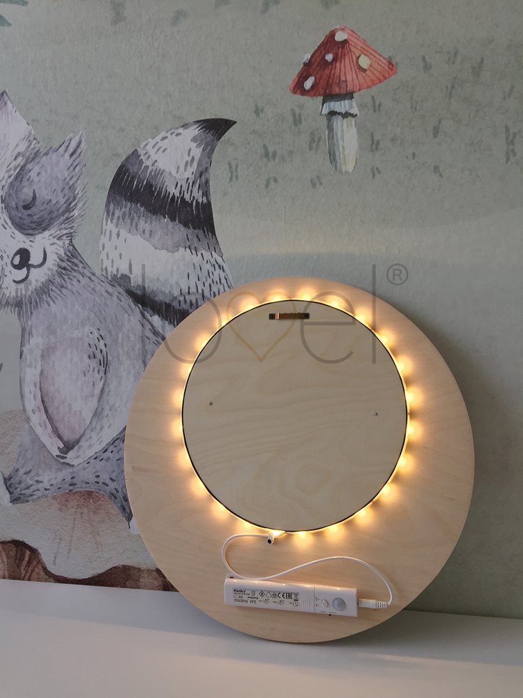 Lampy, osvětlení /  drevena-lampa-s-menom-kruh-lovel-12.jpg 