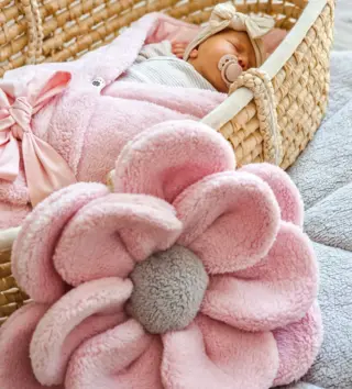 Baldachýny + doplňky /  dekoracny-vankus-kvet-teddy-florabelle-lovel-02.webp 