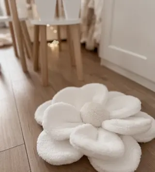 Baldachýny + doplňky /  dekoracny-vankus-kvet-teddy-florabelle-lovel.webp 