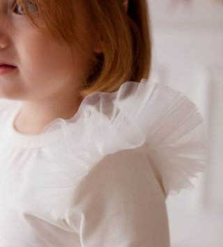 Trička s dlouhým rukávem /  detske-tricko-s-dlhym-rukavom-a-volanikmi-angel-ecru-lovel-01.jpg 