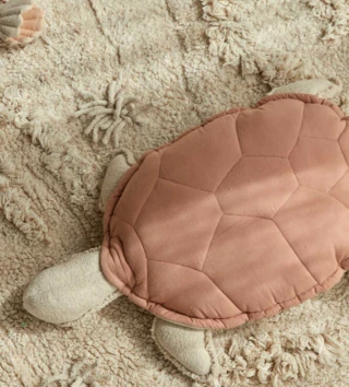 Polštáře /  detsky-dizajnovy-vankusik-korytnacka-lovel-03.webp 