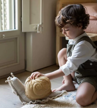 Polštáře /  detsky-dizajnovy-vankusik-slimak-lovel-02.webp 