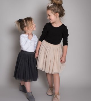 Body, overaly /  detsky-dres-body-s-dekoltom-na-chrbte-cierny-pettitskirt-lovel-sk-02.jpg 