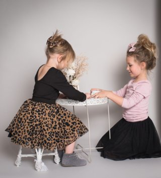 Body, overaly /  detsky-dres-body-s-dekoltom-na-chrbte-cierny-pettitskirt-lovel-sk.jpg 