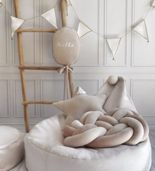 Sedací vaky a pufy /  detsky-sedaci-vak-pom-pom-poof-s-brmbolcom-kremovy-lovel.jpg 