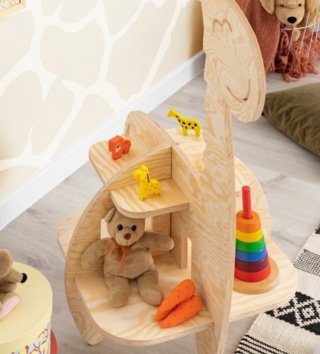 Poličky, věšáky /  dizajnova-detska-kniznica-zirafa-lovel-03.jpg 