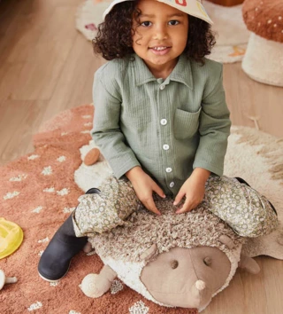 Sedací vaky a pufy /  dizajnovy-detsky-puf-jezko-1-lovel-02.webp 