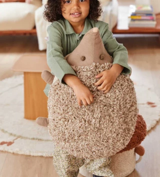 Sedací vaky a pufy /  dizajnovy-detsky-puf-jezko-1-lovel-04.webp 