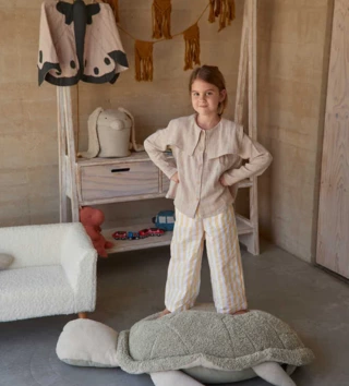 Sedací vaky a pufy /  dizajnovy-detsky-puf-korytnacka-lovel-03.webp 