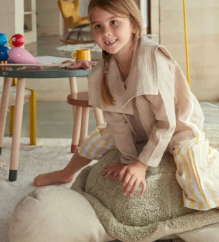 Sedací vaky a pufy /  dizajnovy-detsky-puf-korytnacka-lovel-04.webp 