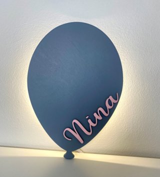 Lampy, osvětlení /  drevena-lampa-s-menom-balon-lovel-05.jpg 