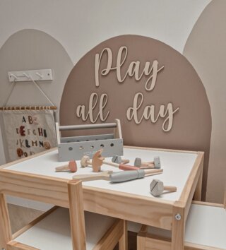 Doplňky /  dreveny-napis-do-detskej-izby-play-all-day-lovel-sk.jpg 