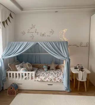 nebesa-baldachyn-na-domcekovu-postel-etoile-modry-lovel.webp