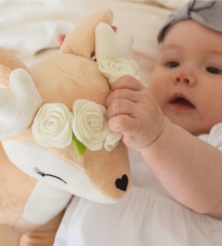 Plyšové hračky /  plysova-hracka-jelen-s-kremovym-kvetinovym-vencom-35-cm-lovel-03.jpg 