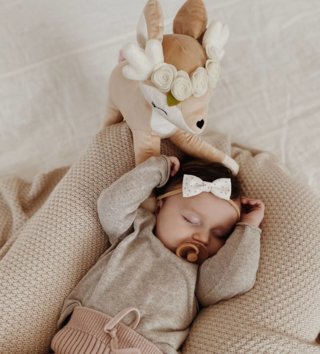 Plyšové hračky /  plysova-hracka-jelen-s-kremovym-kvetinovym-vencom-35-cm-lovel-05.jpg 