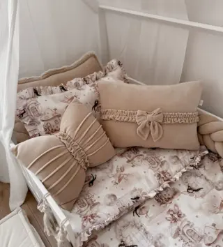 Polštáře /  Dekorační polštář s romantickou mašlí 