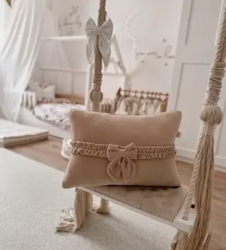 Polštáře /  Dekorační polštář s romantickou mašlí 