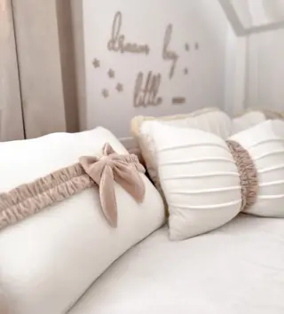 Polštáře /  Dekorační polštář s romantickou mašlí 