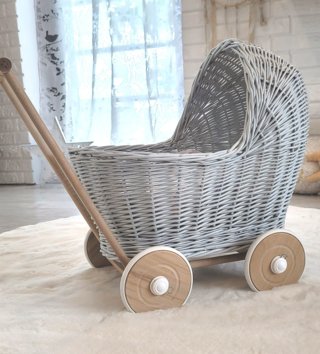 Kočárky pro panenky /  pruteny-kocik-pre-babiky-sedy-lovel-01.jpg 