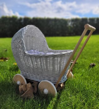 Kočárky pro panenky /  pruteny-kocik-pre-babiky-sedy-lovel-03.jpg 