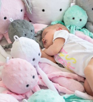 Plyšové hračky /  roztomila-plysova-chobotnica-s-hrkalkou-31cm-mint-lovel-02.jpg 