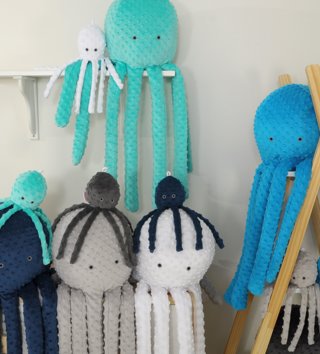 Plyšové hračky /  roztomila-plysova-chobotnica-s-hrkalkou-31cm-mint-lovel-04.jpg 