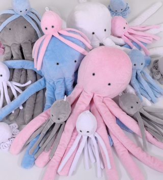 Plyšové hračky /  roztomila-plysova-chobotnica-s-hrkalkou-31cm-modra-lovel-02.jpg 