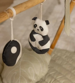 Hracie hrazdy /  set-3-hrkalkovych-hraciek-na-hrazdicku-panda-bamboo-lovel-03.webp 