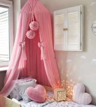 Baldachýny + doplňky /  tylovy-baldachyn-fabulous-pom-baby-pink-lovel.webp 