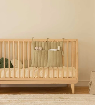 Koše na hračky, úložné boxy /  vreckovy-organizer-na-postielku-benjamin-olive-lovel-02.webp 